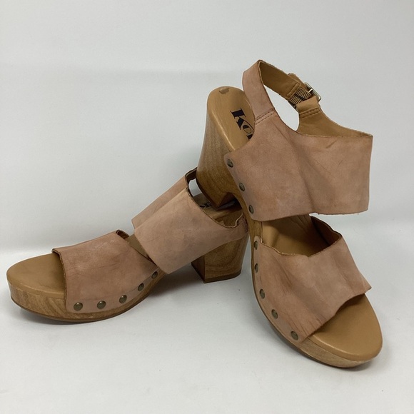Korks Tan Sandals - Picture 1 of 14